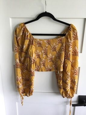 B.O.G COLLECTIVE WOMEN’ S FLORAL-PRINT CROP TOP BLOUSE